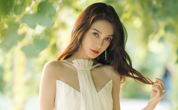 Angela Baby quan hệ tình dục đồng thời với anh chàng Nhật