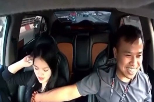 Tài xế lợi dụng tình huống bóp vú cô gái đẹp