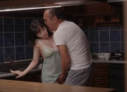 Bố chồng góa vợ gặp nàng dâu thiếu tình dục vì chồng nghiện công việc