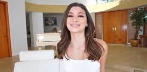 Brooke Monk có cơ thể hoàn hảo trở thành người mẫu