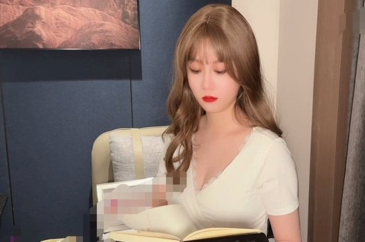 Cháu trai ra ngoài phố thấy dì tự sướng khiến chú không vui