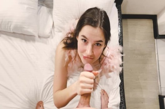 Chị gái cham hoc đồng thời ham muốn tình dục