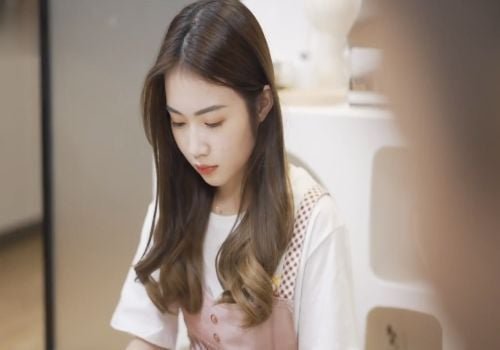 Kế hoạch của ông cha đẻ để làm loạn với cô con gái xinh đẹp