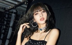 Lisa Black Pink mặc lại phim đồ người lớn
